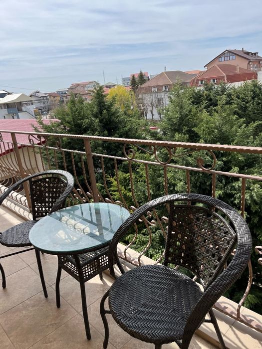 Închiriez studio