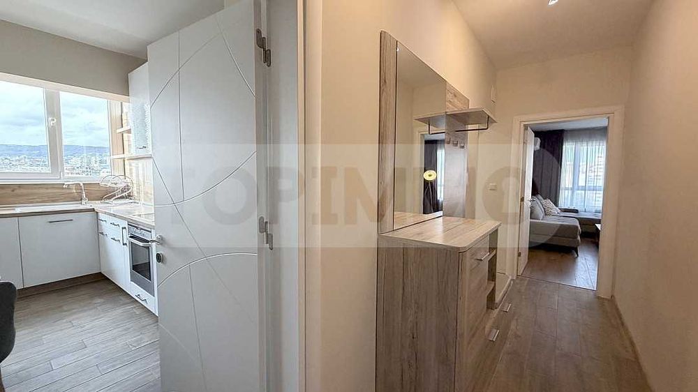 Апартамент с три стаи под наем в квартал Чайка