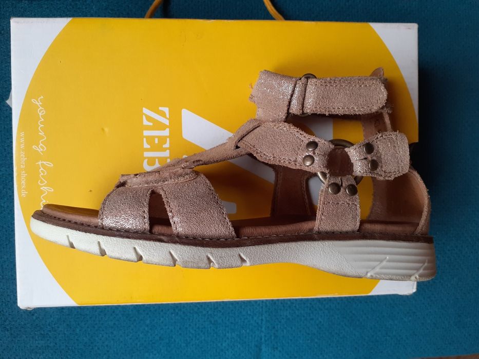 Естествена кожа сандали номер 33