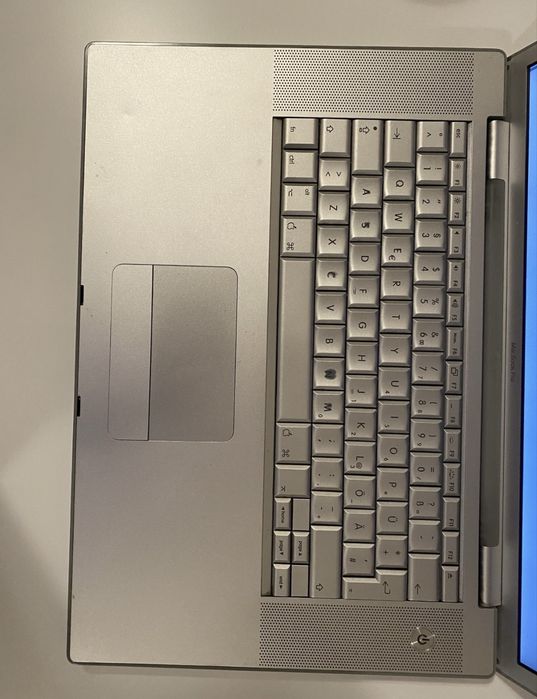 лаптоп Apple Macbook pro