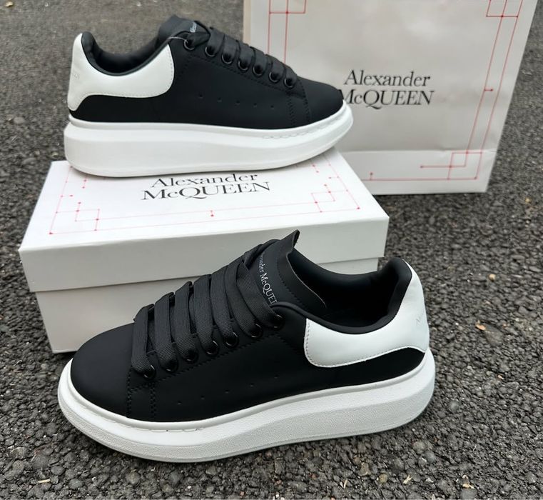 Adidasi Alexander Mcqueen negri din piele naturala