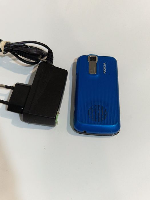 Telefon Nokia Slide cu încărcător