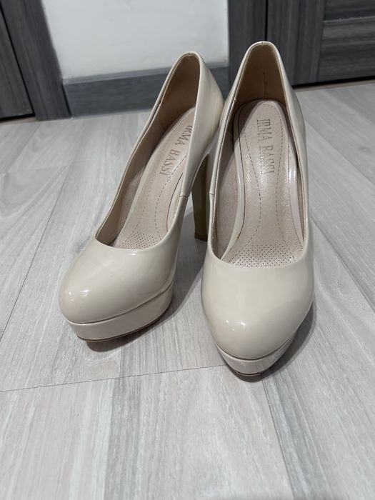 Продам несколько женской обуви