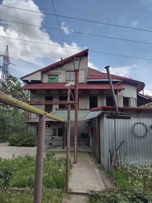 Vand Casa 373 mp, 2000 mp teren Gura Vaii 6 km Rm Valcea, la DN7
