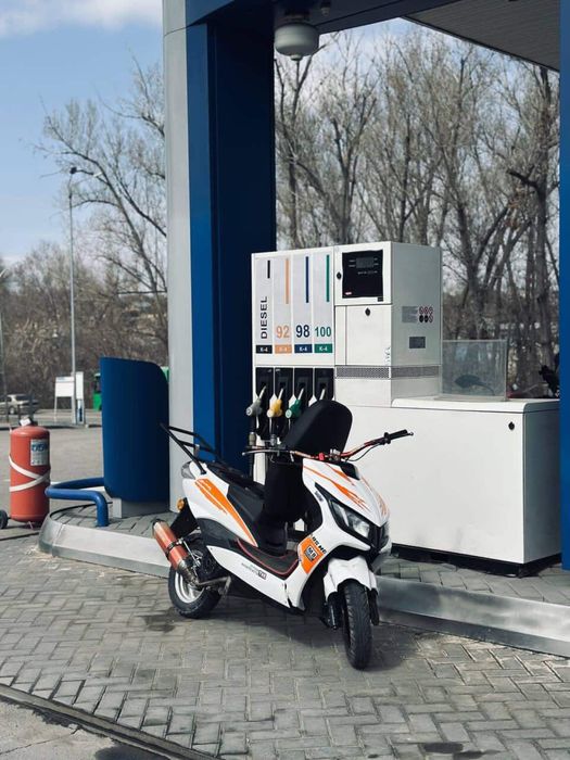 M8 1 поколения срочно