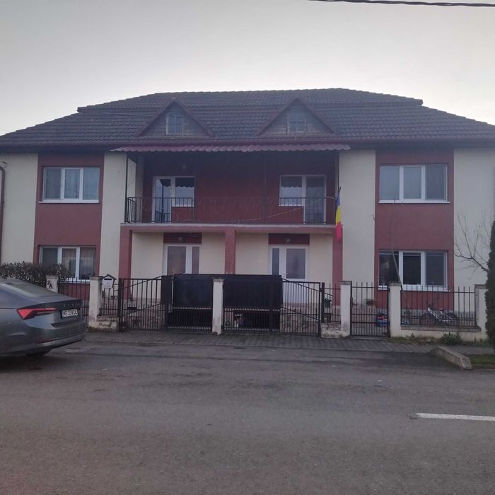 De vânzare casa tip duplex