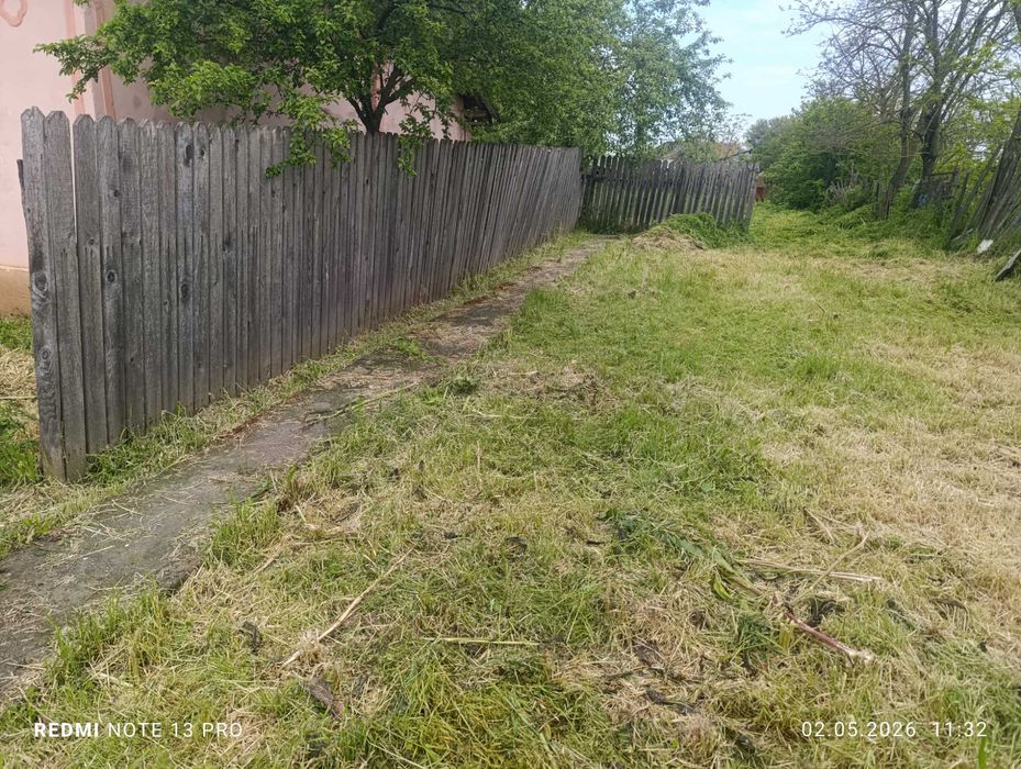 Casă demolabilă sau renovabilă cu teren 1.000 mp în Redișoara