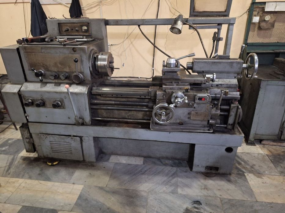 Токарний станок 3500$