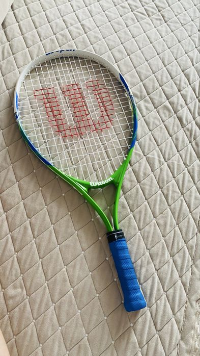 Теннисная ракетка