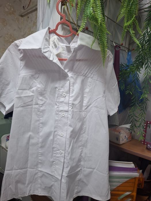 Продам  блузки  белые