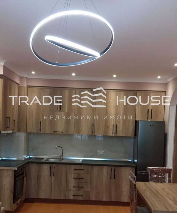 Дава се под наем Двустаен апартамент в Пловдив, Център - 60 кв.м за 381.99 € - Снимка #1