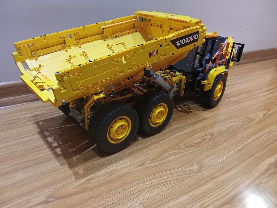 Lego tehnic transportor Volvo 6x6 42114