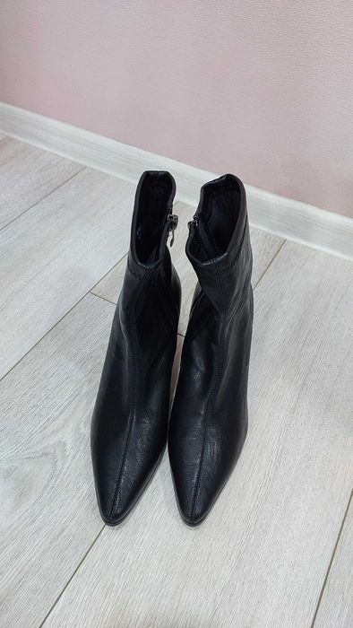 Продаются сапоги женские