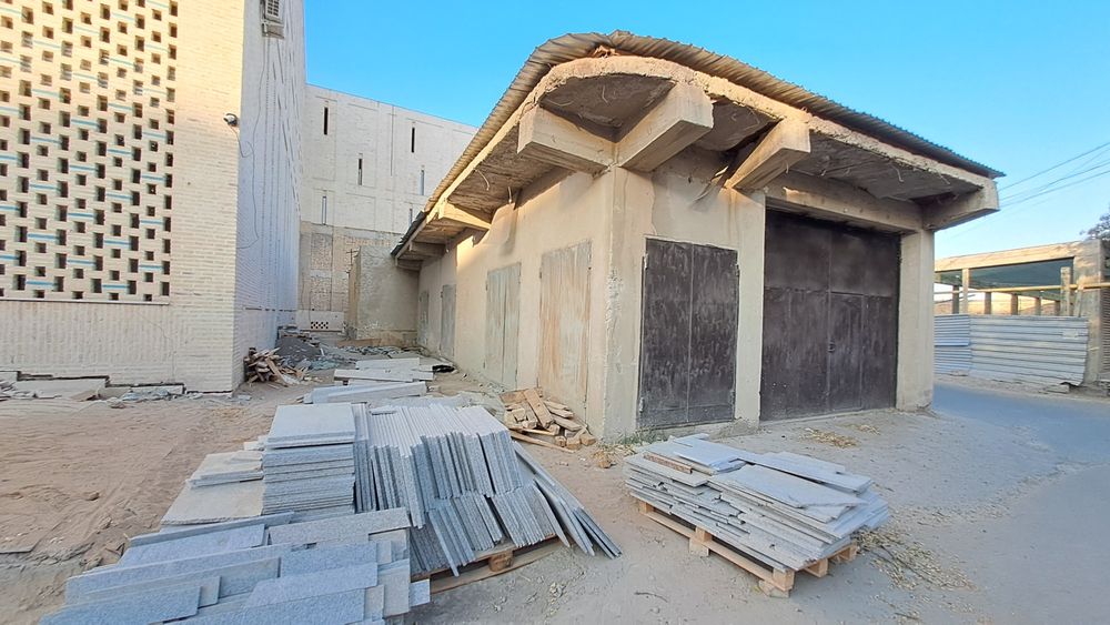 Binolar sotiladi  shaxar markazida.Бинолар сотилади шахар марказида.