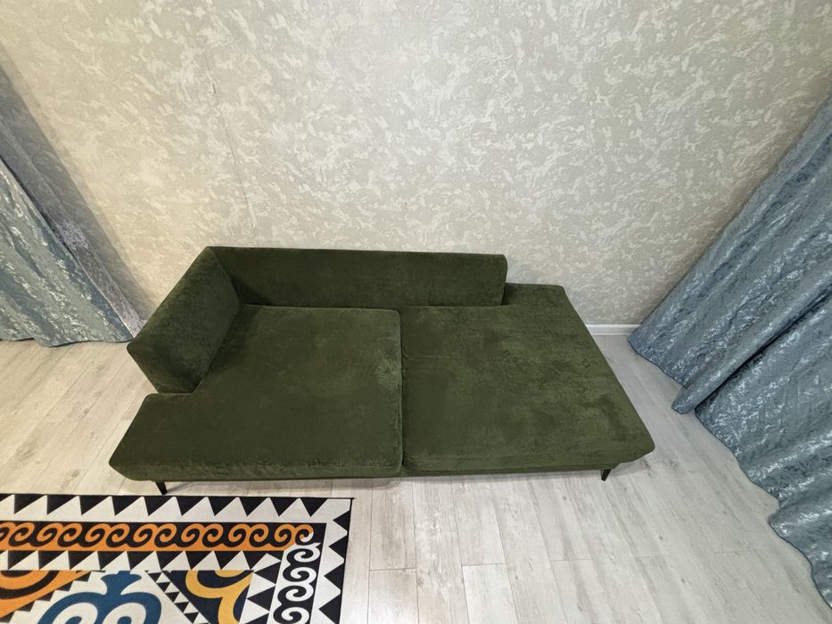 продается зеленый диван