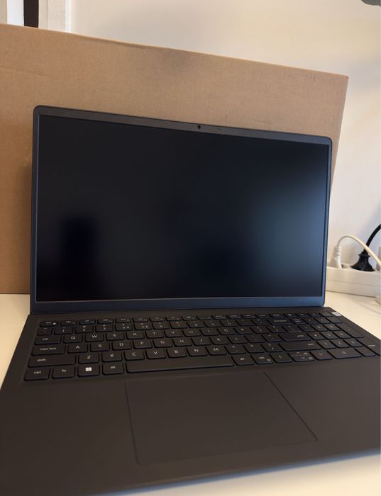 Laptop Dell 3520 i5 16 GB 512 SSD