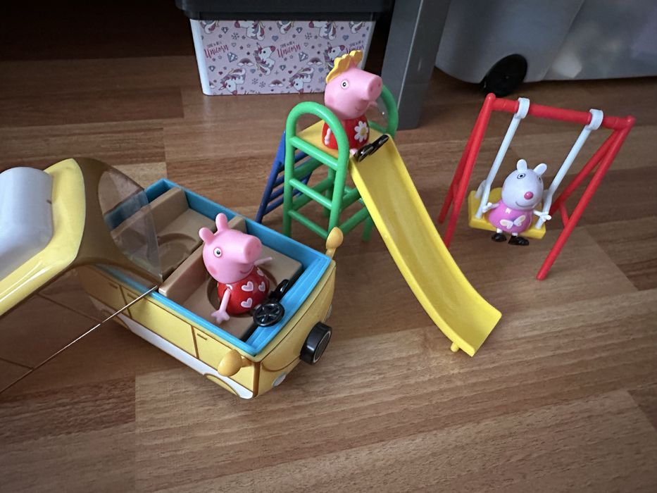 Autobusul lui Pepa pig si parcul de distractii