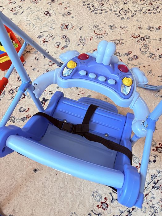 Продам детскую музыкальную качелю.