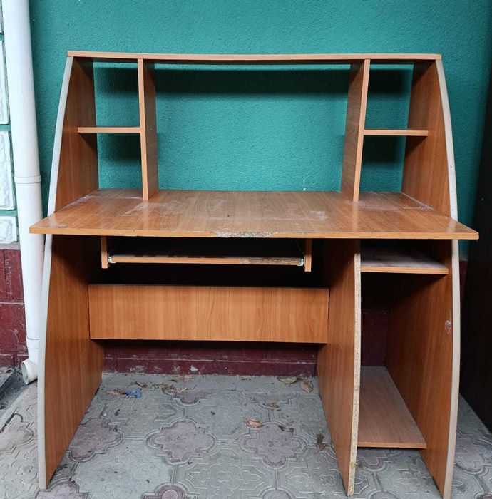 Продаётся компьютерный стол