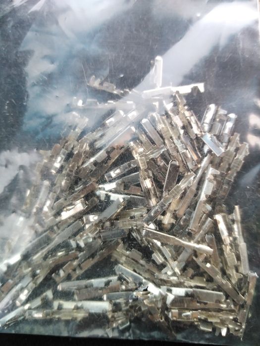 Коннектор квадратного сечения.