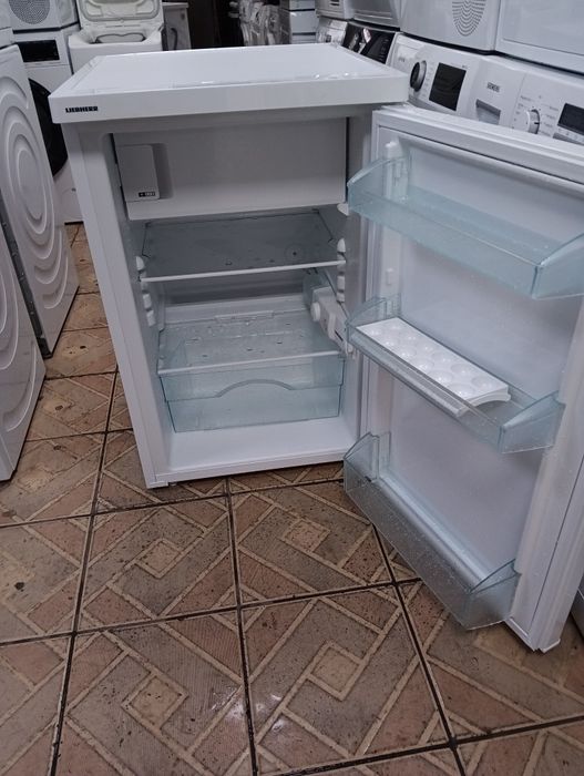 Като нов малък хладилник с вътрешна камера Liebherr  с две години гаранция!