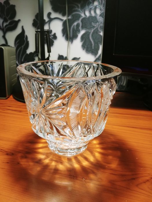 Продаю хрустальную конфетницу