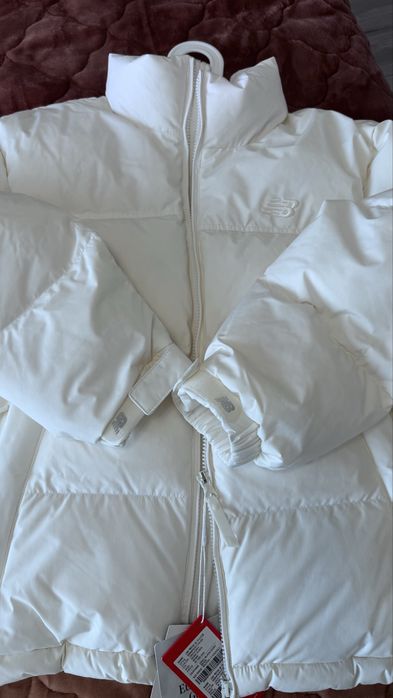 Куртка бренда New balance