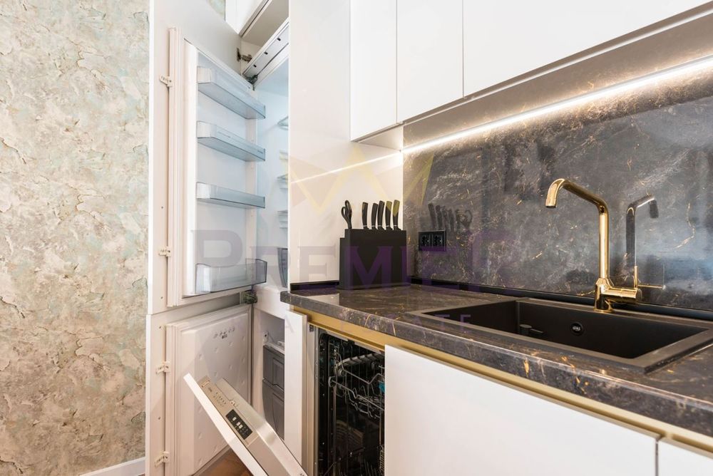 Дава се под наем Тристаен апартамент в Варна, Център - 100 кв.м за 1000 € - Снимка #3