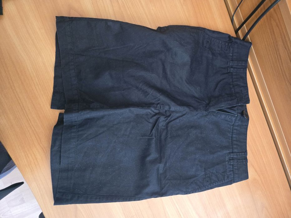 Черна пола подходяща коляното, размер 34