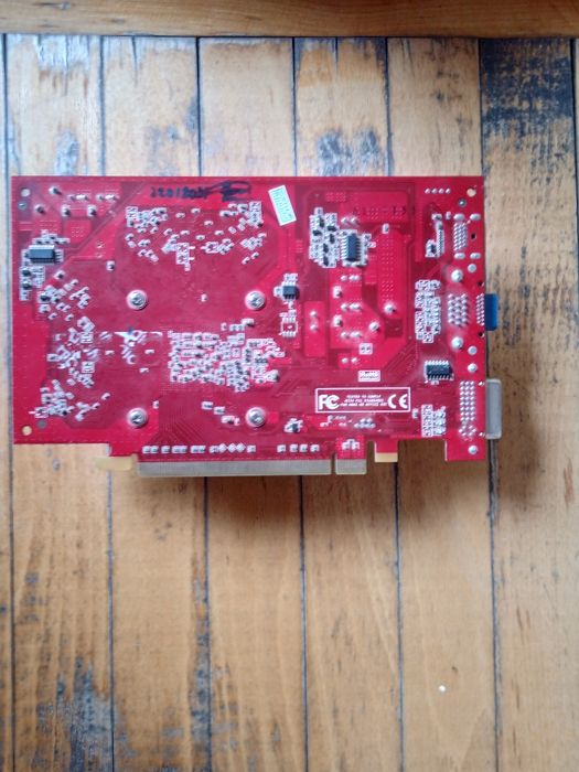 Видеокарта GT220 1GB