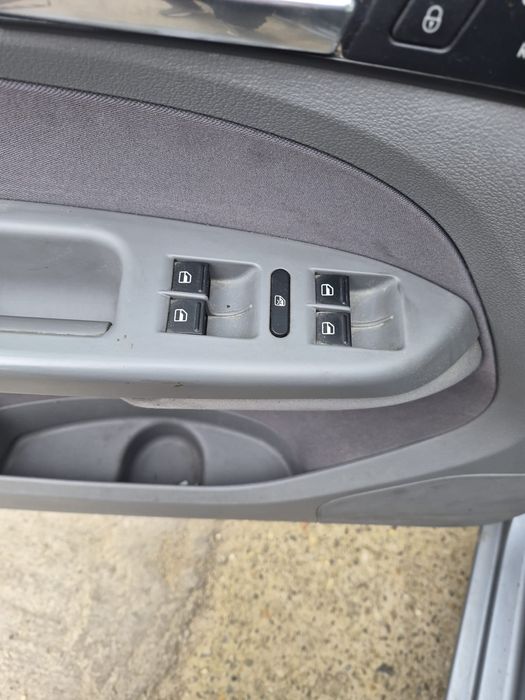 Vând Volkswagen Touran 2.0 TDI
