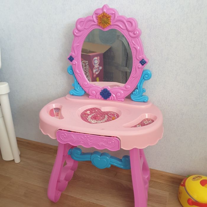 Детский столик, стульчик, трюмо