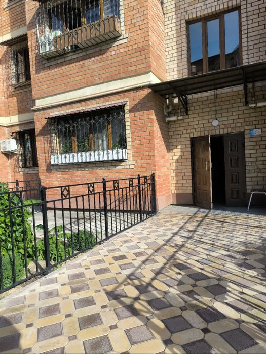 Продам свою новую Новостройку 3 комнатную квартиру  1 этаже д