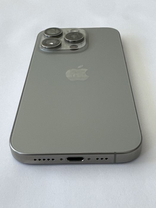 iPhone 15 PRO cu 95% Bateria