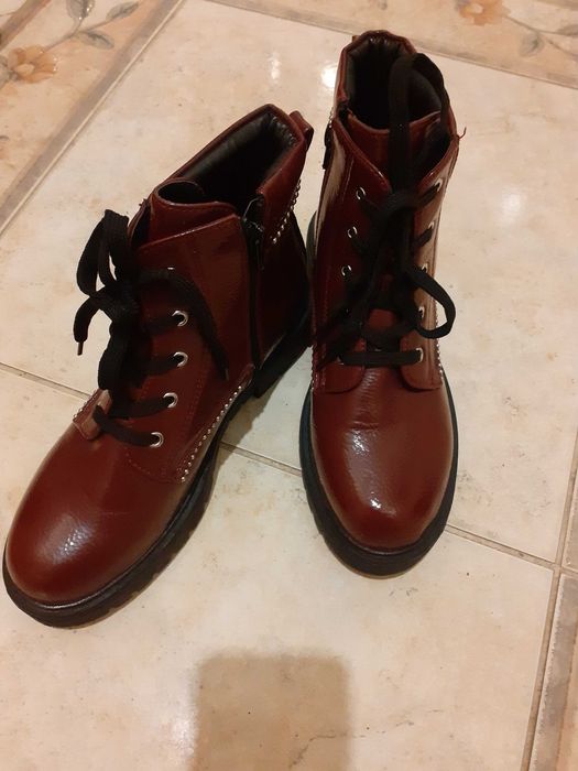 Обувки RESERVED в бордо и блуза LC WAIKIKI в бордо