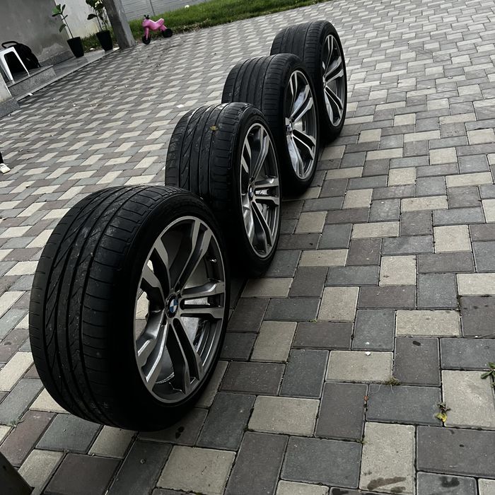 Vand set jante cu cauciucuri BMW pe 20  pentru x5 f15 in doua latimi