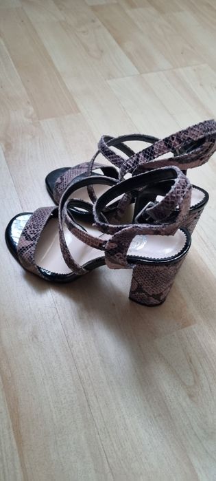 Sandale din piele naturala