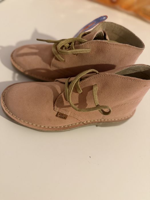 Ghete de piele intoarsa roz