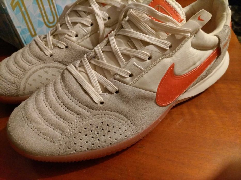 Продаю футзалки найк