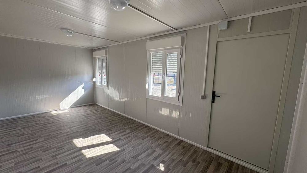 Birou de șantier, 17 m², cu rulouri