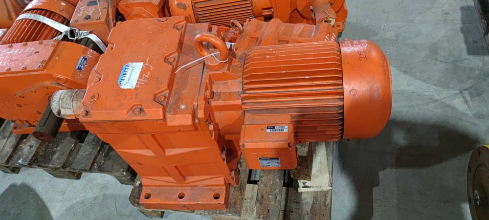 Motor electric trifazat cu reductor Bauer 18.5kW 35rpm
