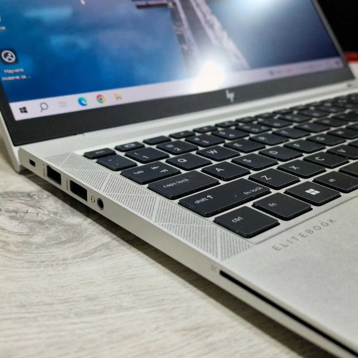 Лаптоп HP EliteBook 830 G8 / i5-1135G7 / 16GB RAM