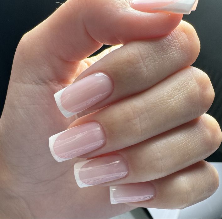 Stilistă unghii – manichiură și design unghii profesionist