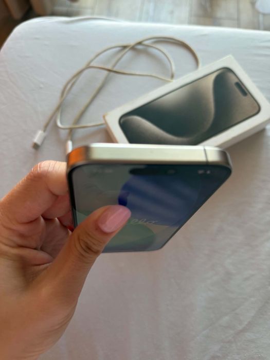 iPhone 15 Pro de vanzare