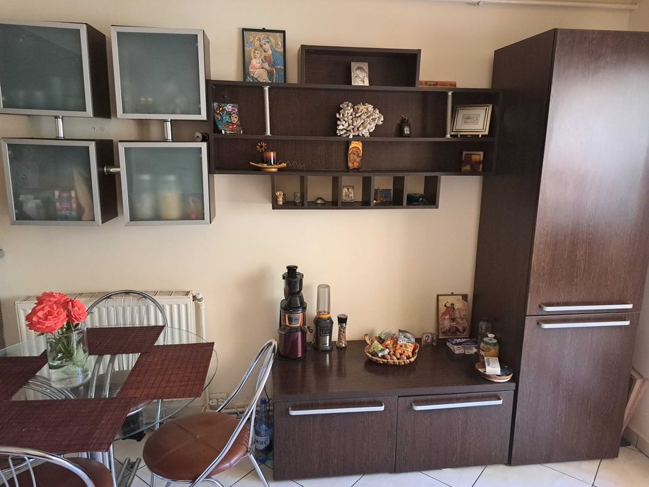 Mobilă living wenge, corp soldat cuprinzând combină frigorifică