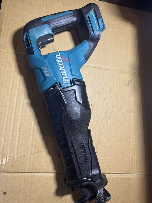 Fierastrau sabie Makita djr 187