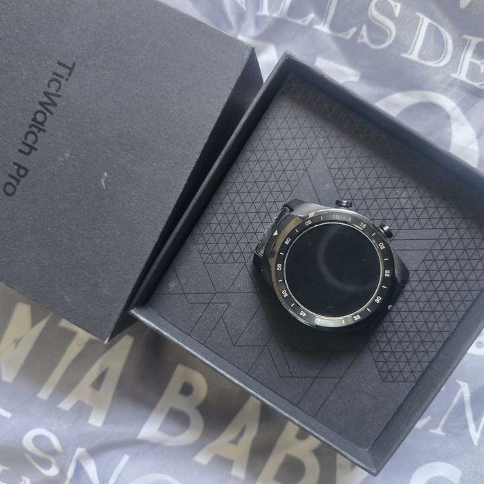 Смарт часовник Mobvoi TicWatch Pro,WF12106