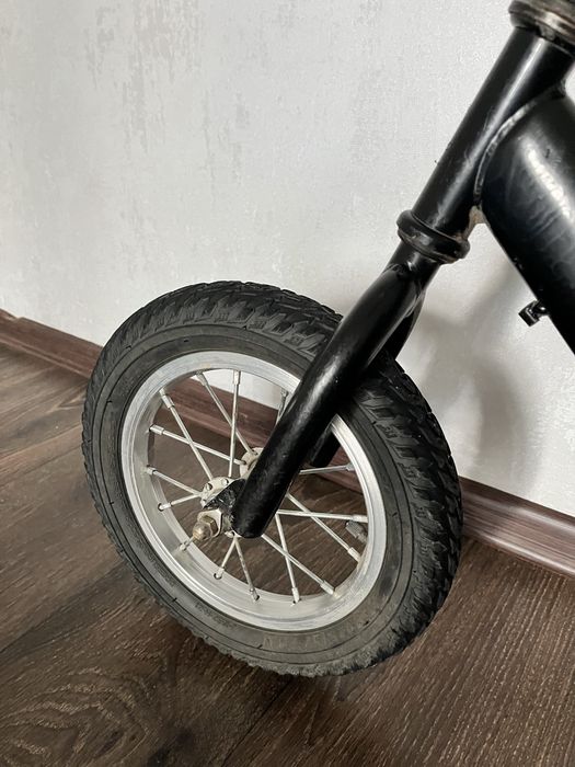 Продам  беговел