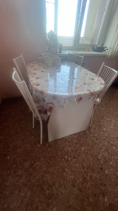 Продам кухонный стол и 4 стула