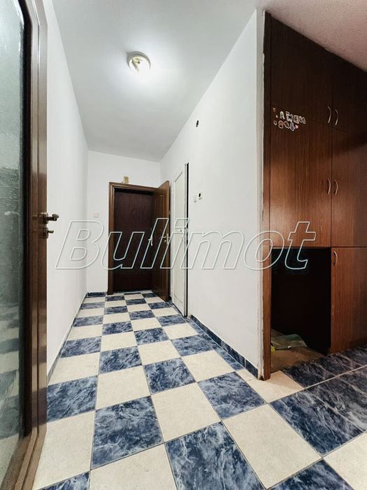 Тристаен апартамент кв.Младост